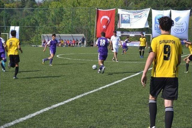 Şehit Ömer Halisdemir’in Adına Futbol Turnuvası Düzenlendi