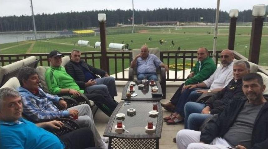 Başkan To&ccedil;oğlu, Sakaryaspor Hazırlık Kampını Ziyaret Etti