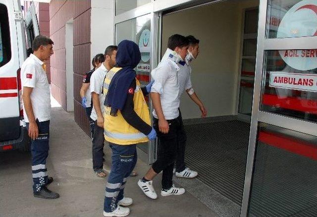 Adıyaman’da 2 Otomobil Çarpıştı: 5 Yaralı