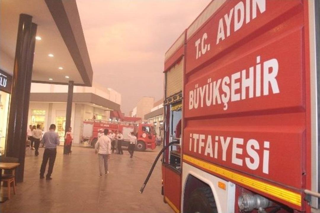 Nazilli&rsquo;de Avm&rsquo;den Dumanlar Y&uuml;kseldi