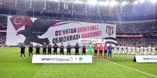 Beşiktaşlı Taraftarlardan Koreografi Şov