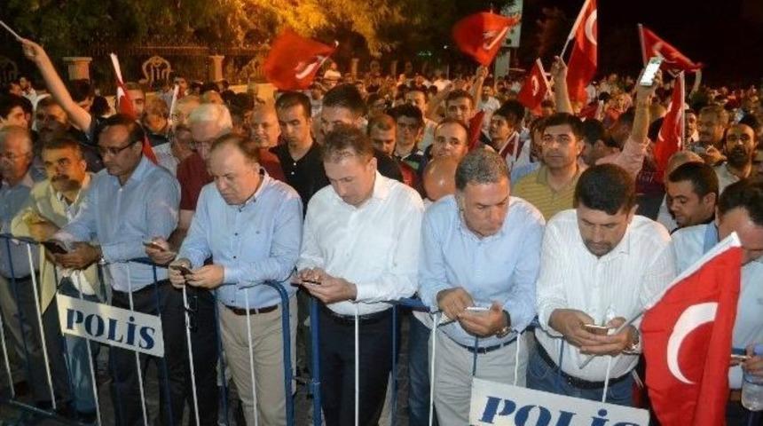 Siirtlilerden Ter&ouml;re Tepki Eylemi