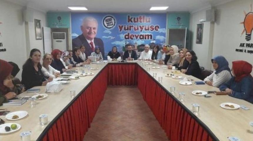 Başkan Doğan, Ak Parti Kadın Kollarını Ziyaret Etti