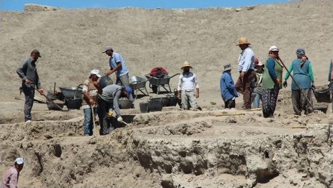 (&ouml;zel Haber) Acemh&ouml;y&uuml;k&rsquo;te 4 Bin 200 Yıllık Oyuncak Bulundu