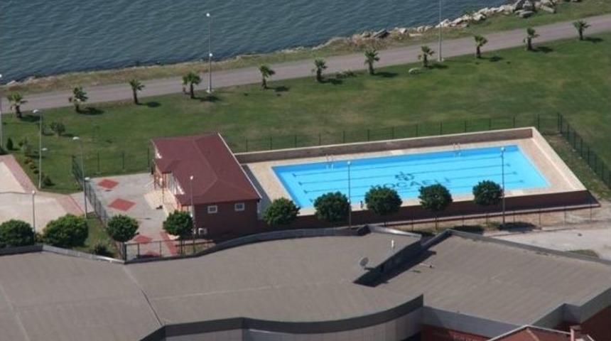 Kocaeli, B&uuml;y&uuml;kşehir&rsquo;in Havuzlarında Serinliyor
