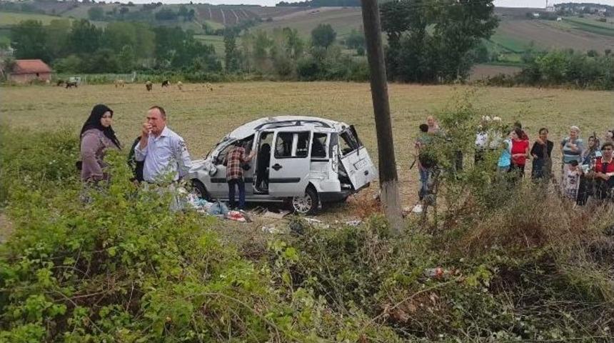 Civcivi Ezmemek İ&ccedil;in Kaza Yaptı: 3&rsquo;&uuml; &Ccedil;ocuk 8 Yaralı