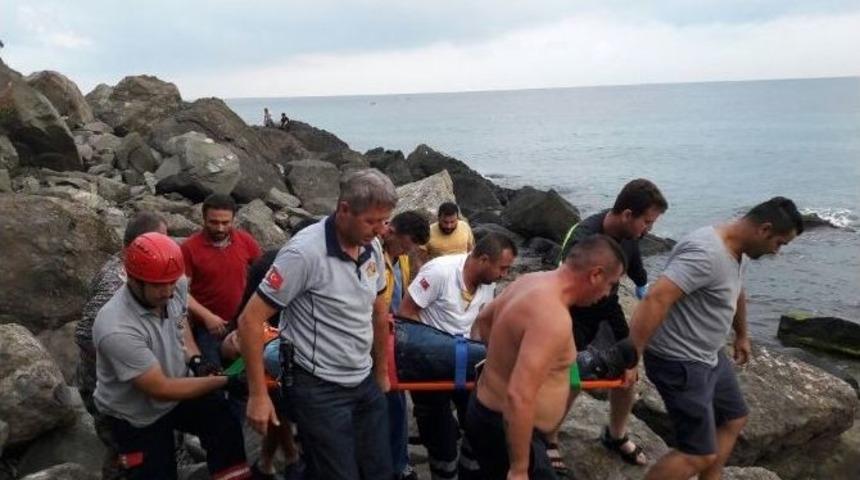 Balık Tutarken Kayalıkların Arasına D&uuml;şt&uuml;