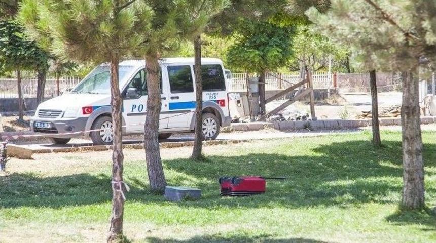 Ş&uuml;pheli &Ccedil;anta Paniğe Neden Oldu