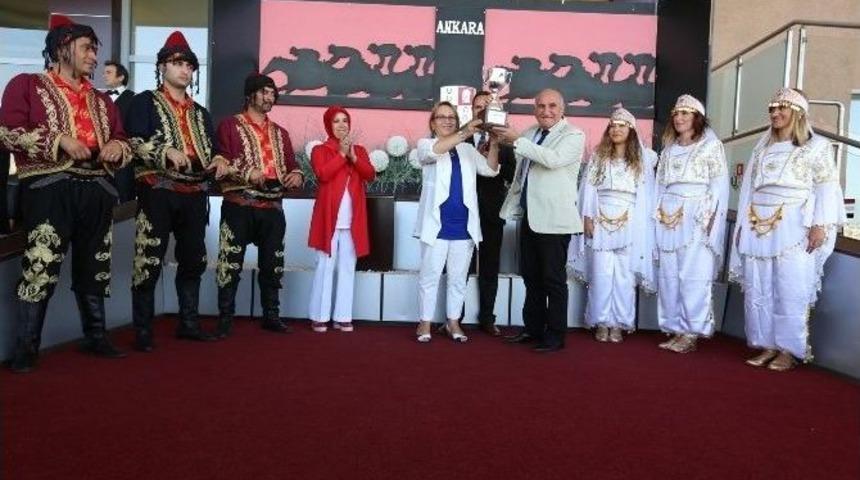 K&ouml;roğlu Koşusunu Efsane Jokey Halis Karataş&rsquo;ın Bindiği &lsquo;mandarin&rsquo; Kazandı