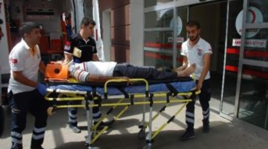 Motosiklet İle Minib&uuml;s &Ccedil;arpıştı: 1 Yaralı