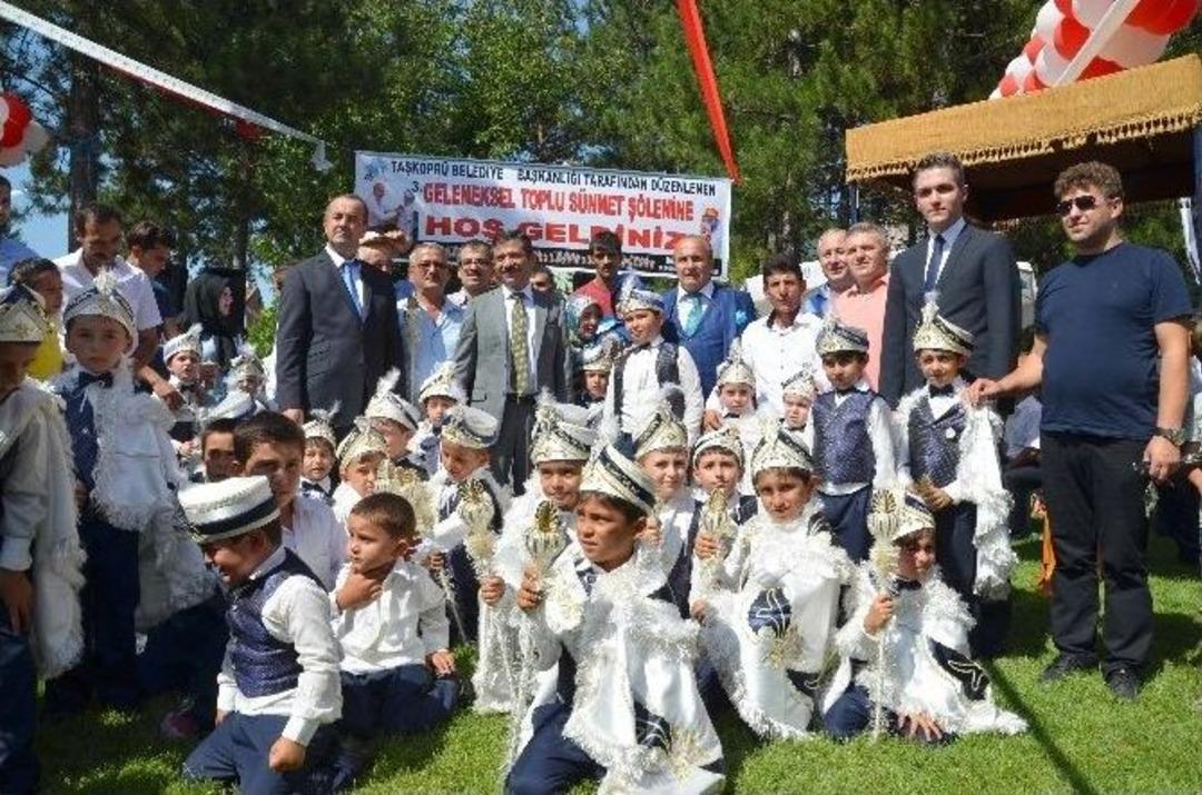 Taşk&ouml;pr&uuml;&rsquo;de Toplu S&uuml;nnet Ş&ouml;leni D&uuml;zenlendi