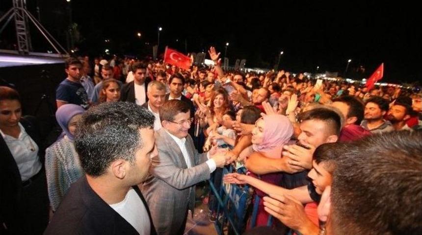Davutoğlu: “bu Günler Omuz Omuza Verme Günü”