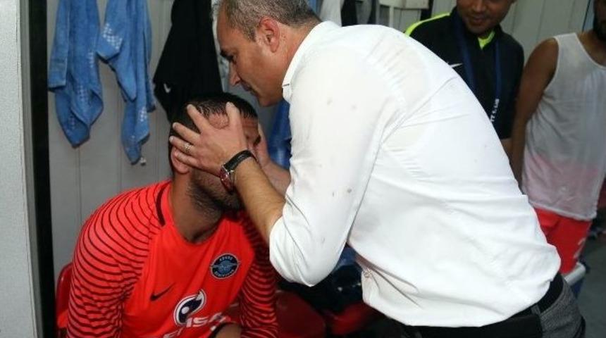 Sahada G&ouml;zyaşı, Soyunma Odasında Sevin&ccedil; &Ccedil;ığlıkları