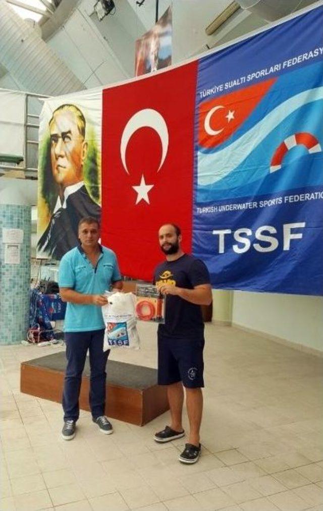 Kupayı Ege Sualtı Ragbisi Spor Kulübü Kaldırdı