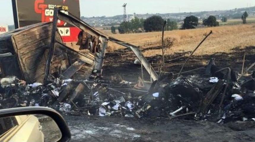 Seyir Halindeki Tır Alev Topuna D&ouml;nd&uuml;