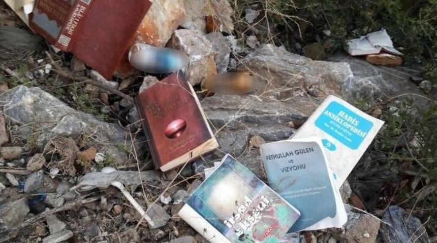 Fet&ouml; Elebaşı G&uuml;len&rsquo;in Kitapları Yol Kenarında Bulundu