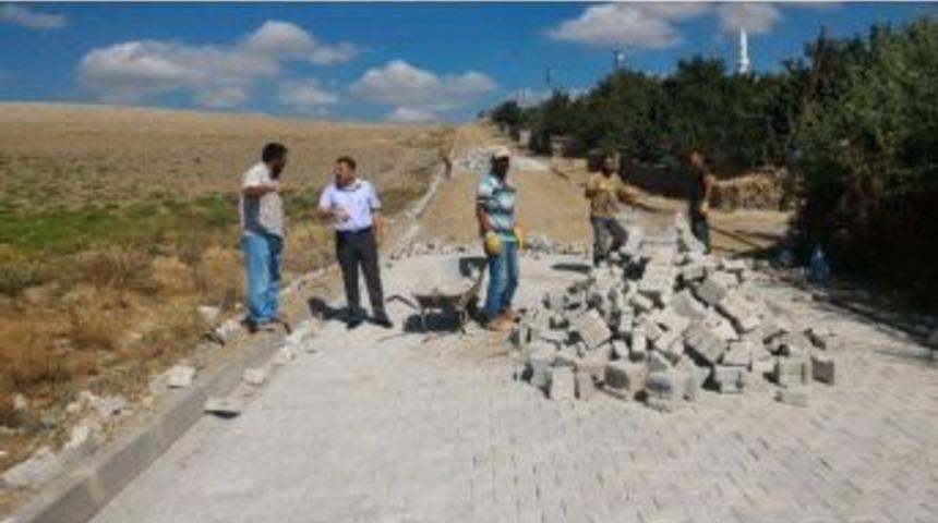 &Ccedil;i&ccedil;ekdağı İl&ccedil;esinde Parke Yol &Ccedil;alışması