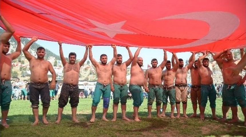 Kızıldağ Karakucak G&uuml;reşleri Dayanışma Ş&ouml;lenine D&ouml;n&uuml;şt&uuml;