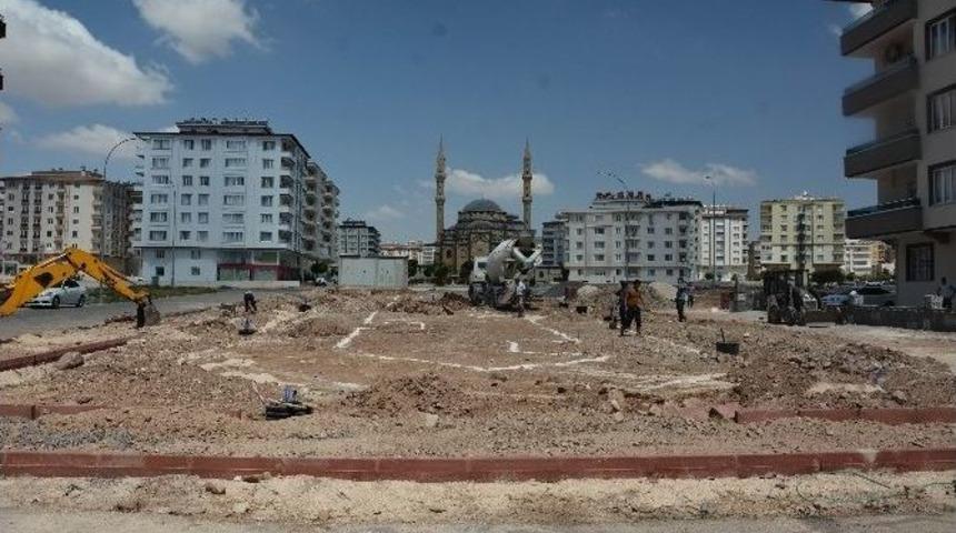 Kara, Yapımına Devam Edilen Parkları Gezdi