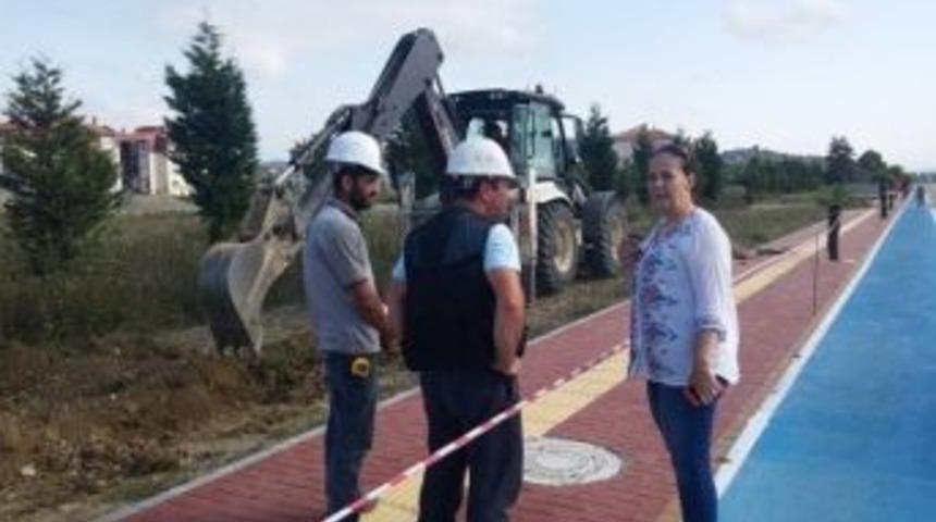 Saltukova&rsquo;da Yaya Ve Bisiklet Yollarına Aydınlatma &Ccedil;alışmasına Başlanıldı