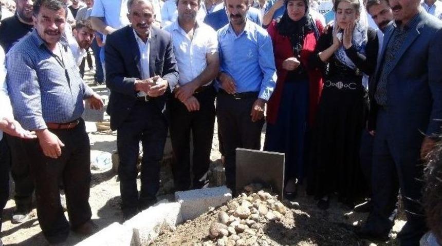 Gaziantep&rsquo;teki Patlamada Hayatını Kaybeden Gen&ccedil;, Van&rsquo;da Toprağa Verildi