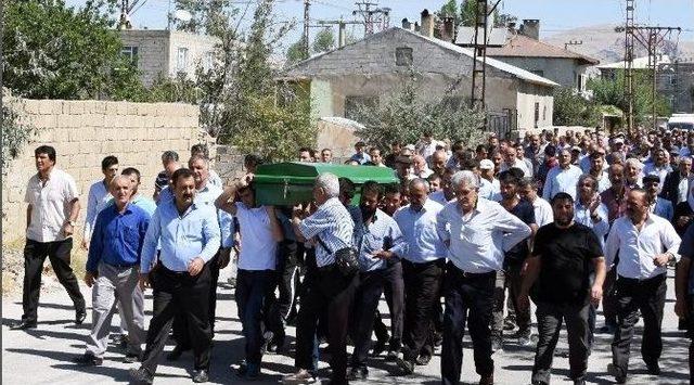 Gaziantep’teki Patlamada Hayatını Kaybeden Genç, Van’da Toprağa Verildi