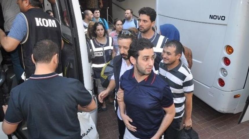 Fet&ouml;&rsquo;den G&ouml;zaltına Alınan Akademisyenler Adliyeye Sevk Edildi