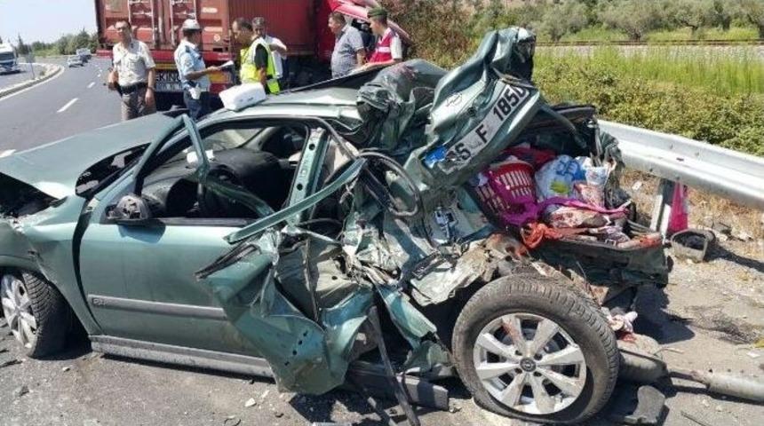 Aydın&rsquo;da Tır Otomobille &Ccedil;arpıştı: 2 Yaralı