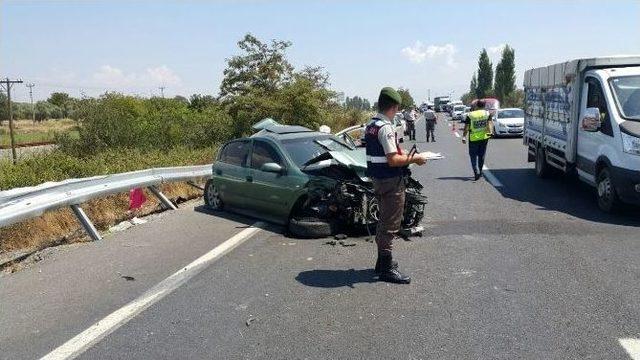 Aydın’da Tır Otomobille Çarpıştı: 2 Yaralı