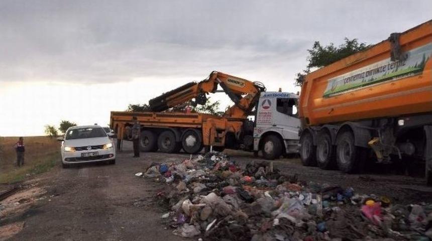 Karayolu Kayan Tır Yüzünden 2 Saat Ulaşıma Kapandı