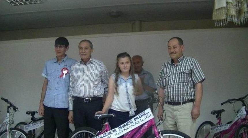 Teog Ve Lys&lsquo;de Dereceye Giren &Ouml;ğrenciler &Ouml;d&uuml;llendirildi