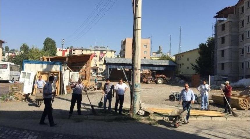 Horasan İl&ccedil;e Merkezinde &Ccedil;arşı Temizliği