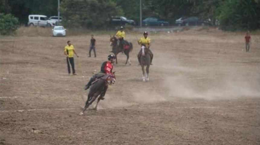 Yalova&rsquo;da Atlı Cirit Heyecanı Yaşandı