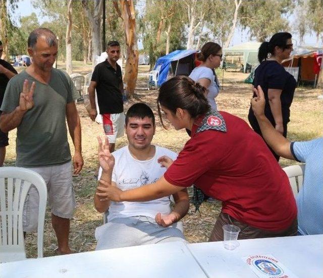 Engelli Vatandaşlar, Pamucak’ta Kampa Girdi