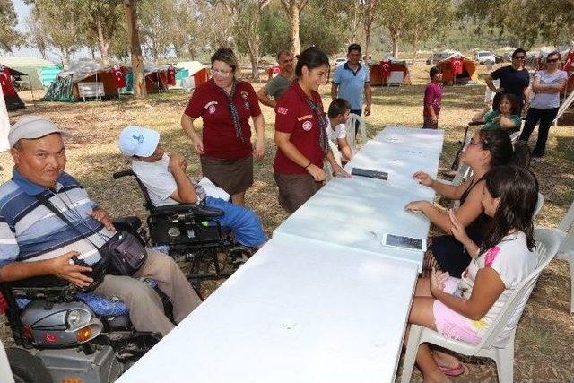 Engelli Vatandaşlar, Pamucak’ta Kampa Girdi