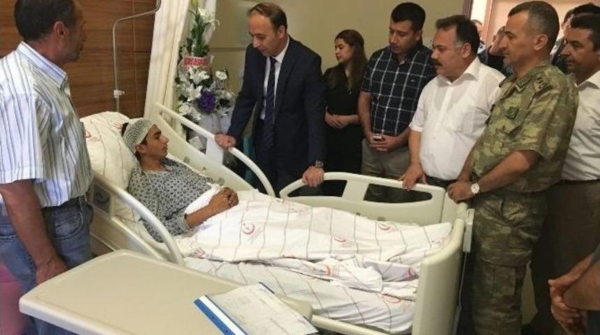 Vali Abdullah Erin Yaralı Polisleri Ziyaret Etti