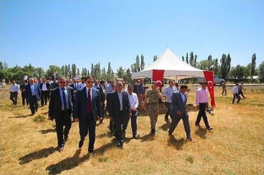 Vali Işın: &ldquo;bu &Uuml;lkeye İhanet Edenler K&uuml;rt&rsquo;&uuml; De, T&uuml;rk&rsquo;&uuml; De Karşısında Bulacak&rdquo;