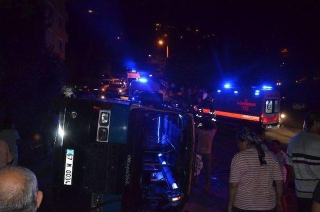 Zonguldak’ta Minibüs Devrildi: 4 Yaralı