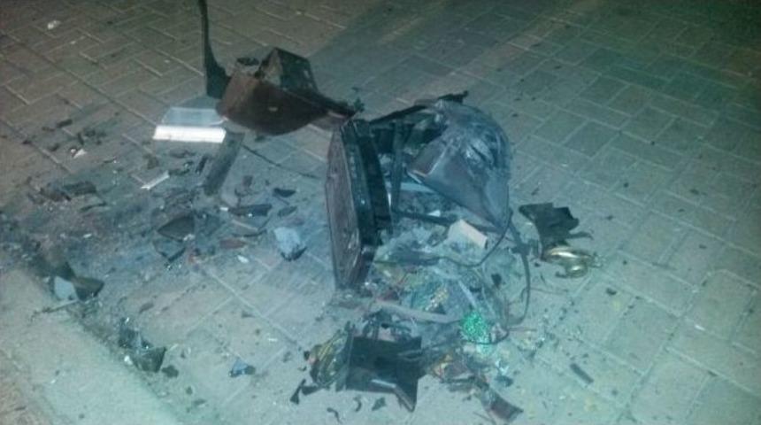 Park Yakınına Bırakılan Televizyon Kontroll&uuml; Şekilde Patlatıldı