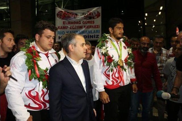 Rio 2016 Olimpiyatları’nda Dereceye Giren Milli Güreşçiler Ankara’ya Geldi