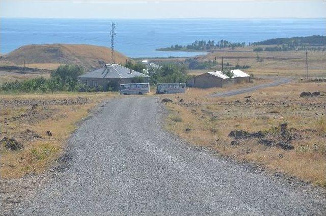 Erciş Belediyesi’nden Yol Asfaltlama Çalışması