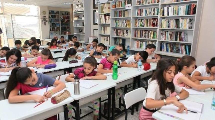 Bayraklılı &Ccedil;ocuklar Yazı Boş Ge&ccedil;irmiyor