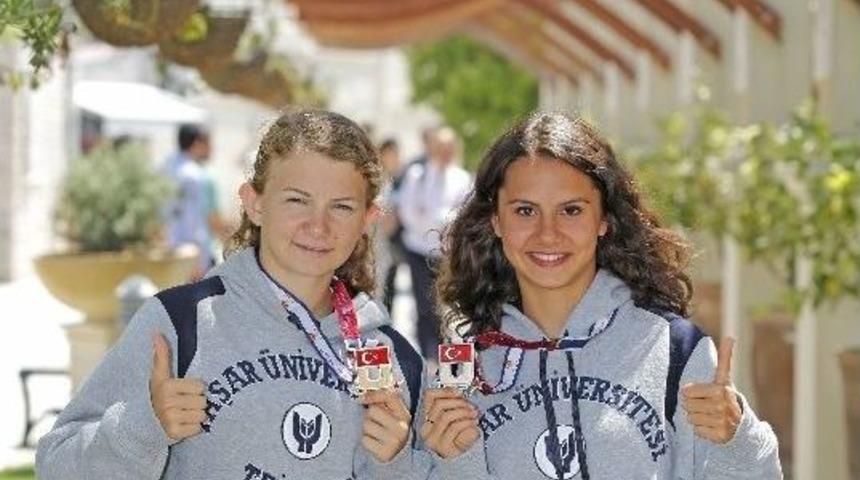 Gen&ccedil; Sporculardan &Ccedil;ifte Gurur