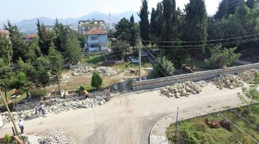 Barbaros Mezarlığına &Ccedil;evre D&uuml;zenlemesi Yapılıyor