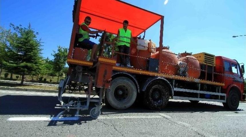 Kocaeli&rsquo;de Yol G&uuml;venliğini Cam K&uuml;recikleri Sağlıyor
