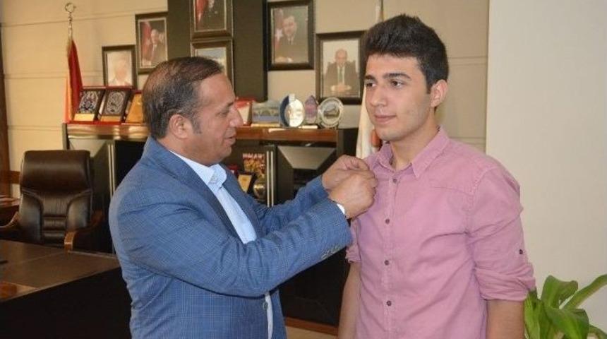 Başkan Toltar, Başarıyı &Ouml;d&uuml;llendirdi