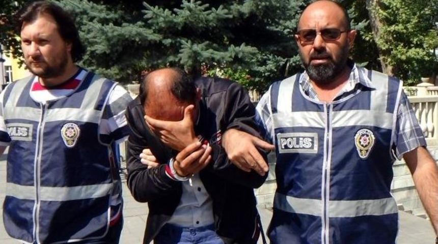 Yaşlı Kadının Parmağını Kırıp Y&uuml;z&uuml;ğ&uuml;n&uuml; Ve K&uuml;pelerini Gasp Eden Zanlı Yakalandı