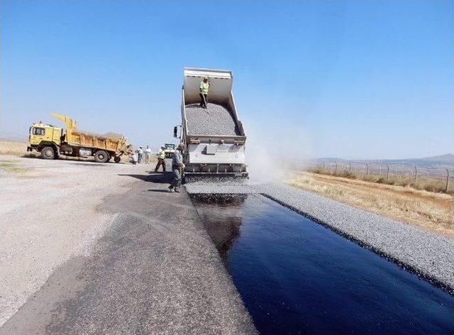 Kılan Köyünün Yolları Genişletiliyor.