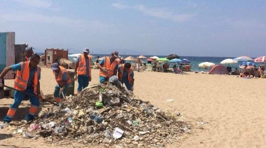 Kuşadası&rsquo;nda Sahil Temizliği