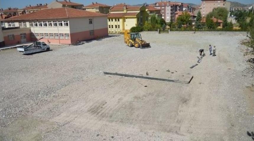 13 Okulun Bah&ccedil;esi Yenileniyor